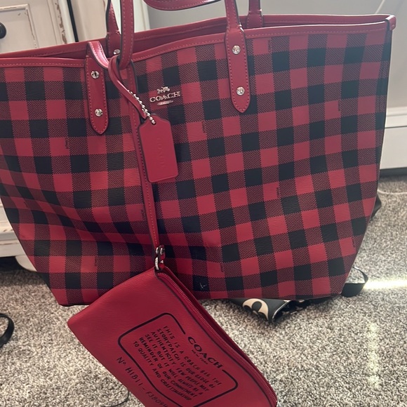 Coach bag with wristlet attached - Picture 5 of 5